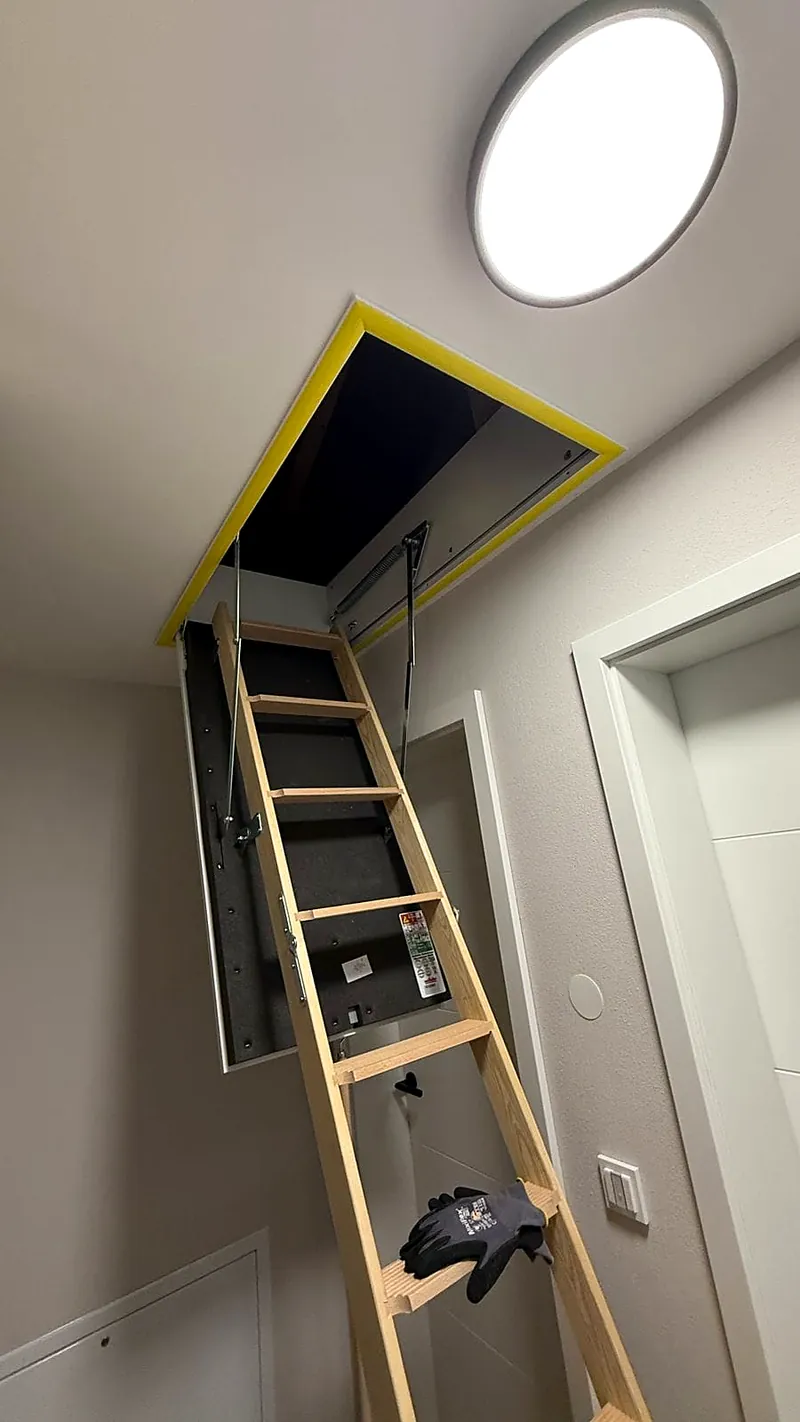 Neues Dachfenster im ausgebauten Dachgeschoss