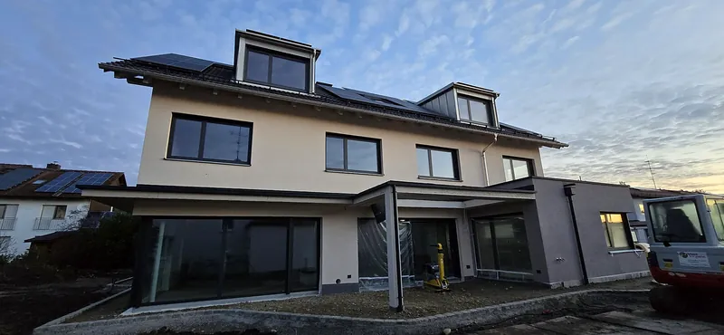 Fassadenmontage mit Mineralwolle-Dämmplatten