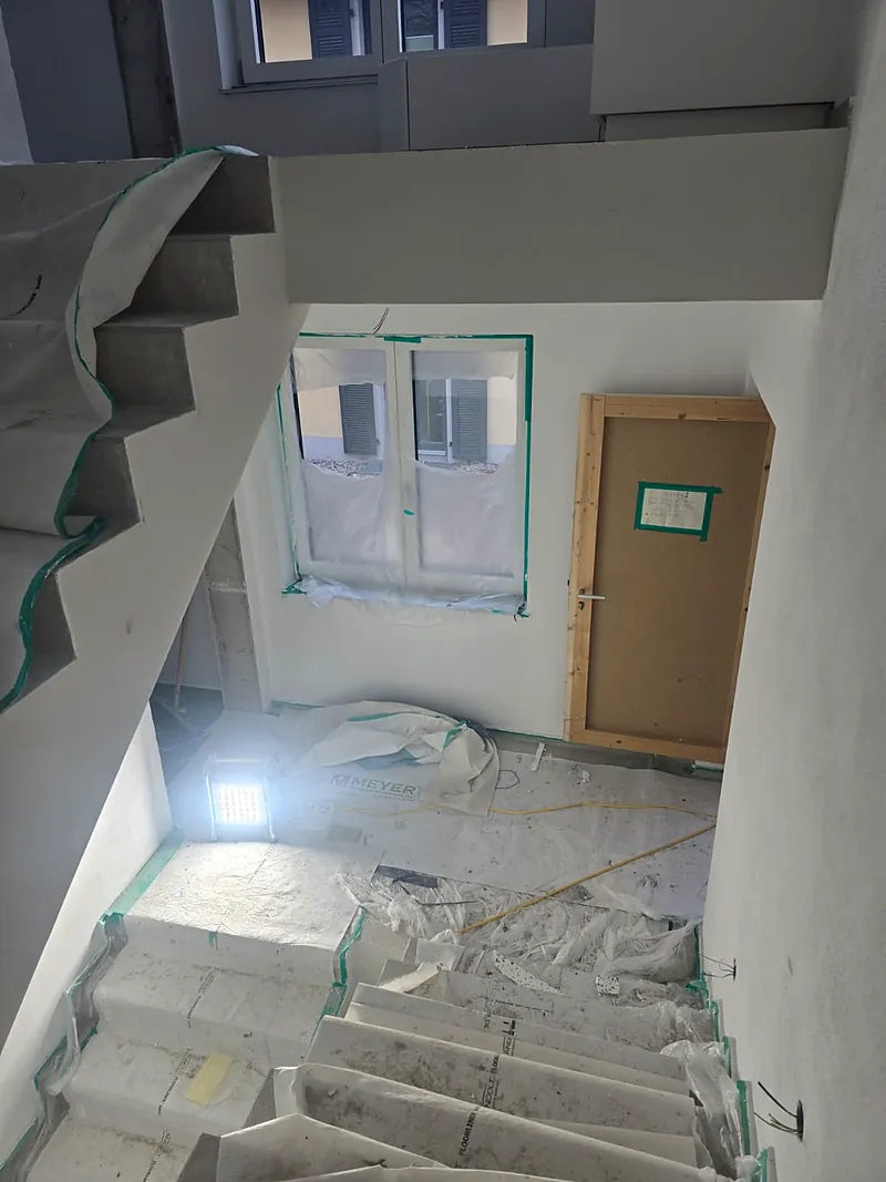 Fertig gedämmte und verputzte Fassade